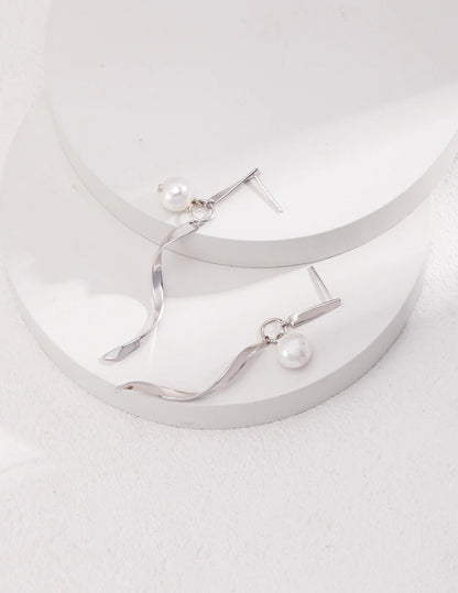 Pendientes vintage geométricos en espiral con perla