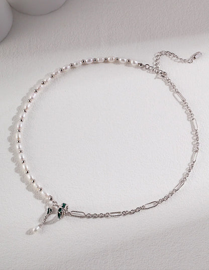 Collar con Perla y Diseño Fluido Artesanal