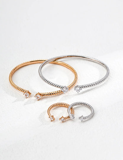 Anillo minimalista ajustable con circonita