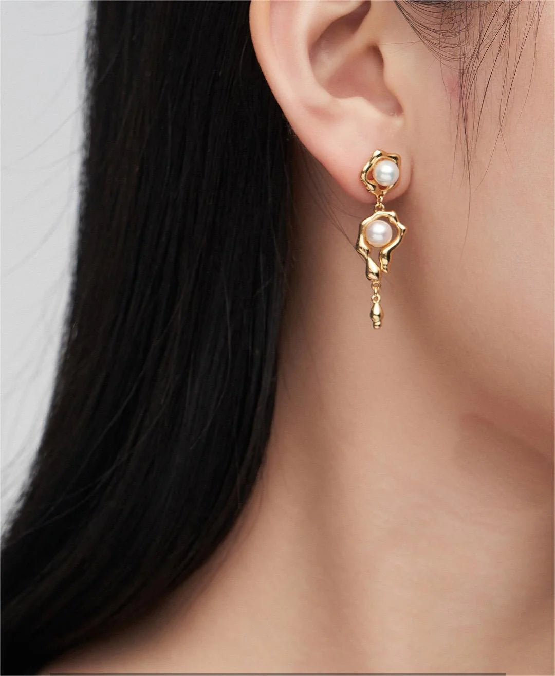 Pendientes Elegantes con Perlas Asimétricas