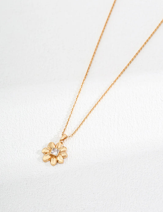 Collar con Zirconia en Forma de Flor