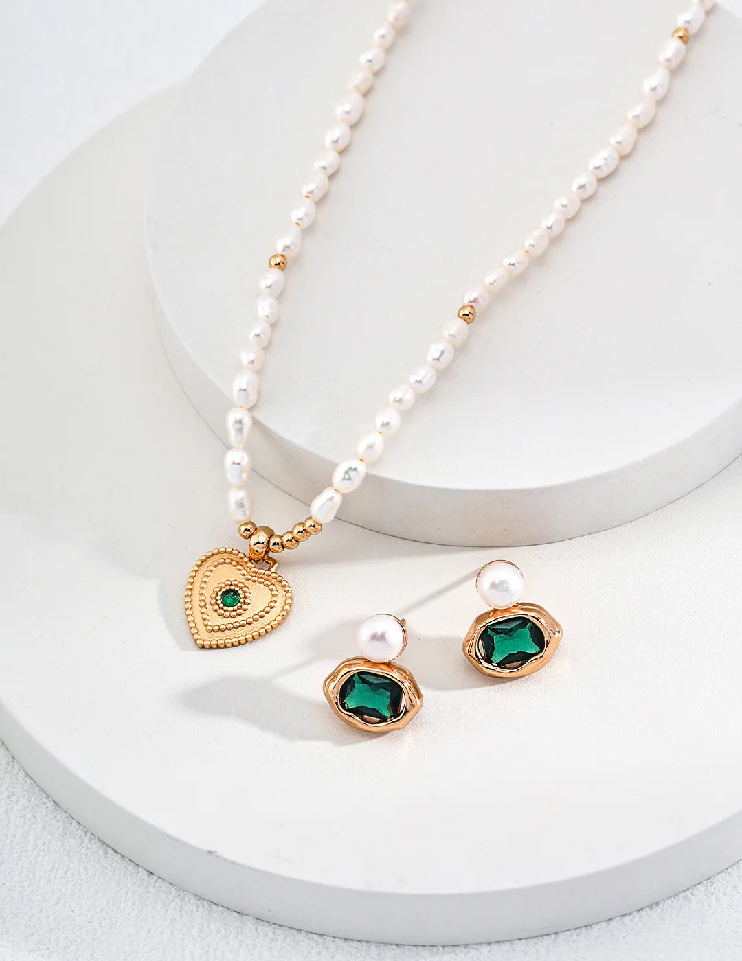 Collar con Colgante de Perla Natural y Circonia en Forma de Corazón