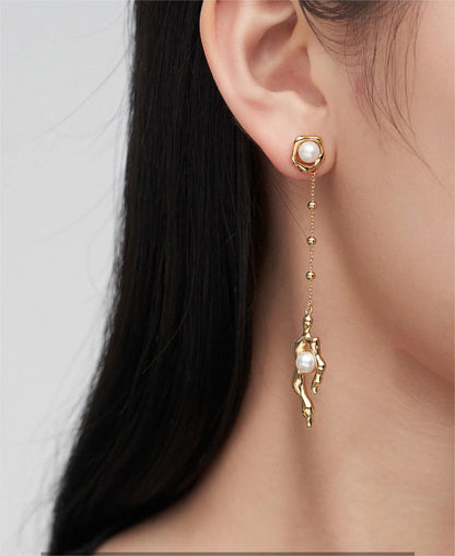 Pendientes Elegantes con Perlas Asimétricas