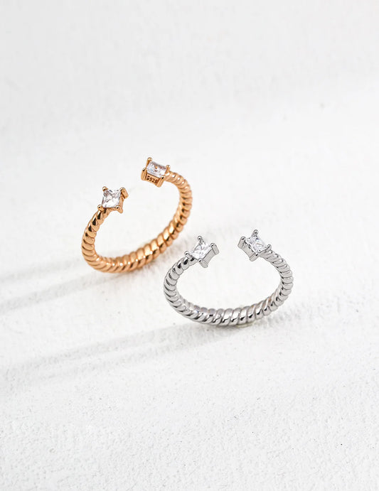 Anillo minimalista ajustable con circonita