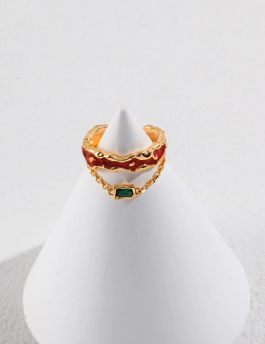 Anillo con cadena colgante y esmalte efecto goteo