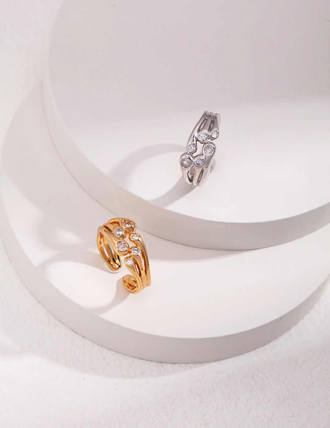 Anillo Minimalista con Circonita Apilable