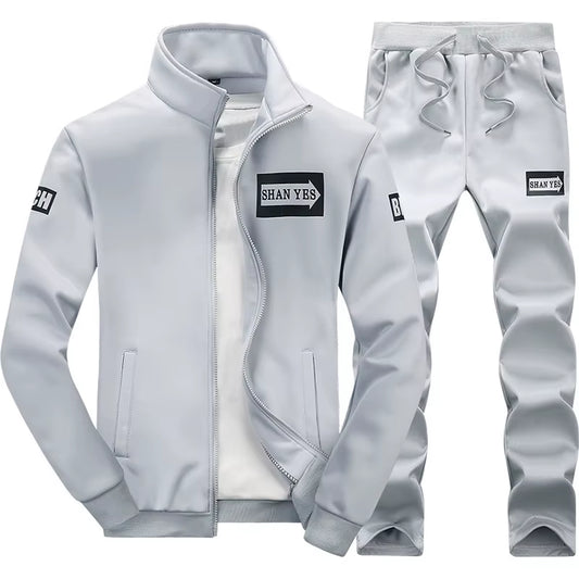 Conjunto deportivo de otoño para hombre. Sudadera y pantalón a juego, con diseño patchwork, cuello alto y capucha.