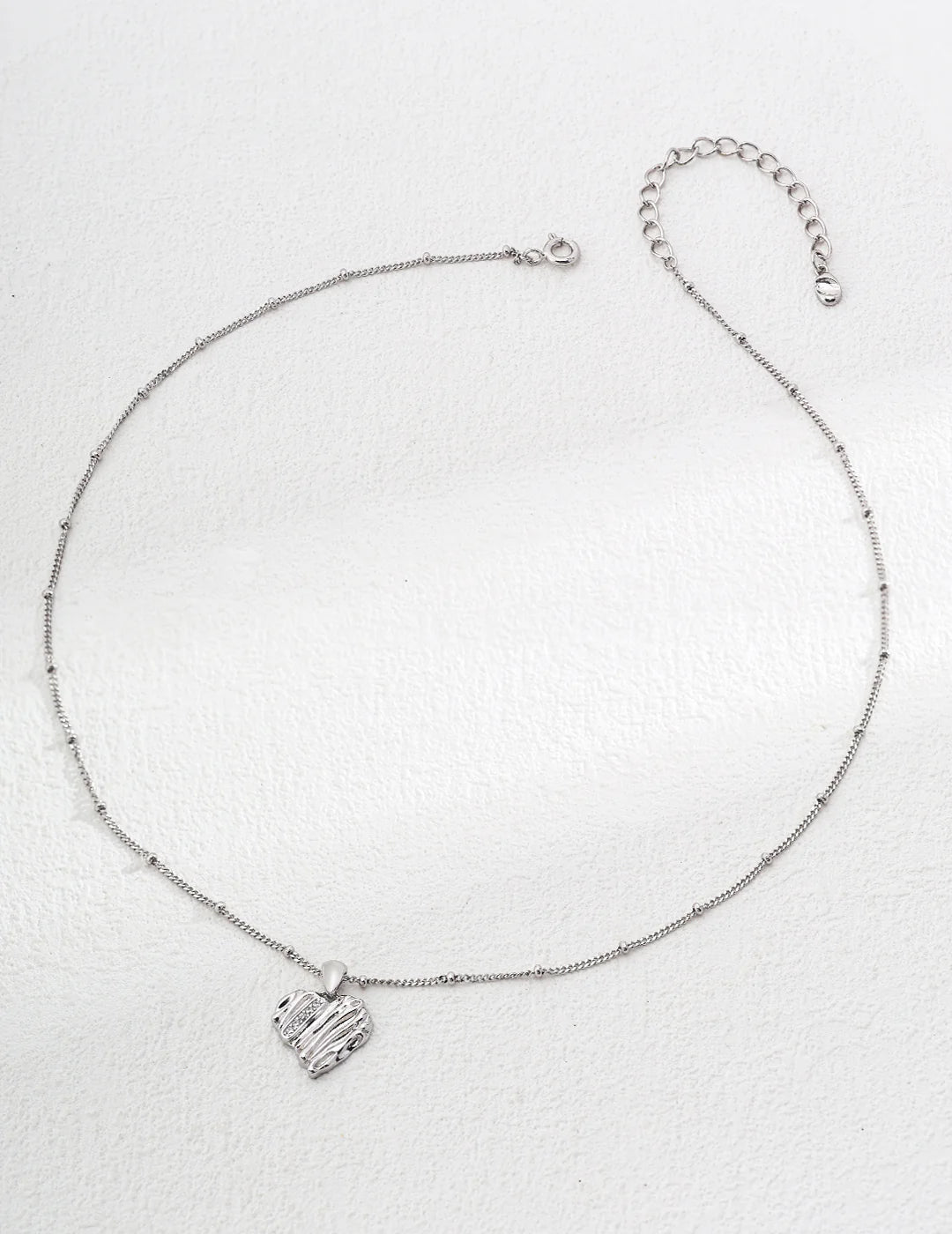 Collar sencillo en forma de corazón con circonita