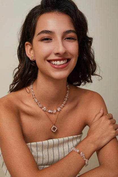 Collar de cuentas doradas y cristal blanco