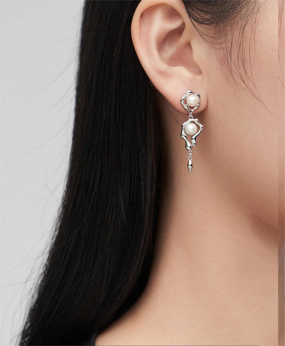 Pendientes Elegantes con Perlas Asimétricas