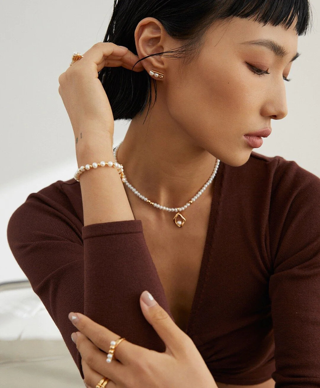 Pulsera con perla natural y cuentas decorativas