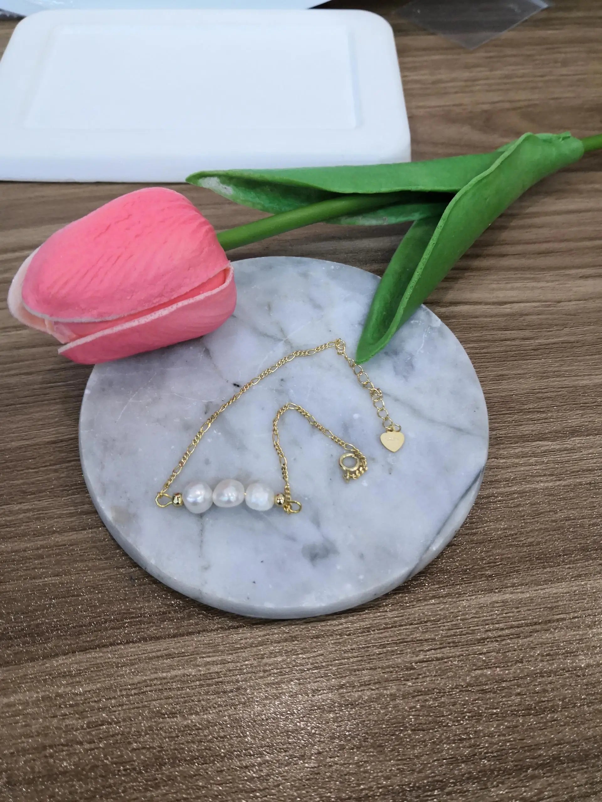 Pulsera de plata de ley 925 para mujer con tres cuentas tipo perla.