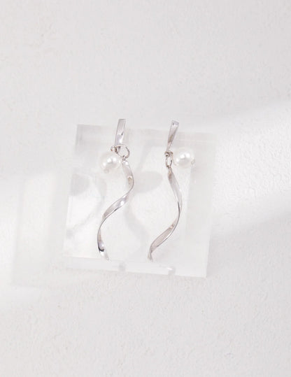 Pendientes vintage geométricos en espiral con perla