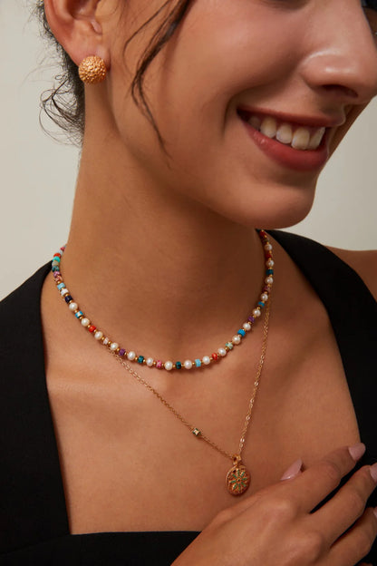 Collar de perlas con piedras de colores (arcoíris)