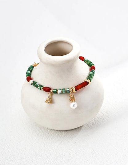 Pulsera con charms de perla, ágata y concha