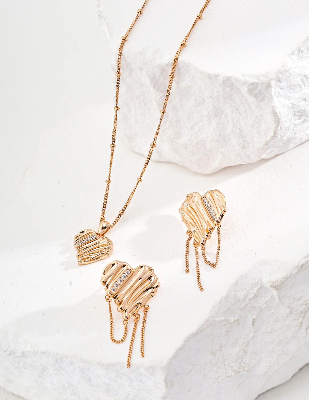 Collar sencillo en forma de corazón con circonita