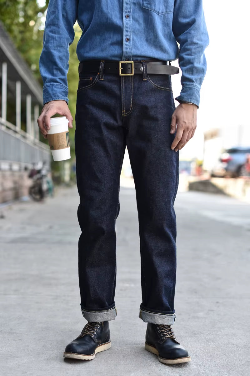 Vaqueros para hombre. Estilo vintage, grueso y duradero.