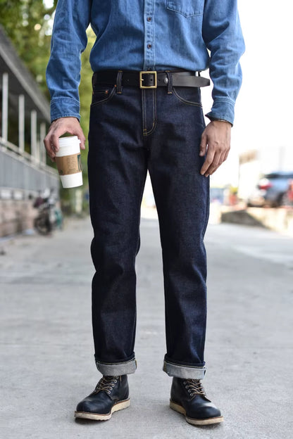 Vaqueros para hombre. Estilo vintage, grueso y duradero.