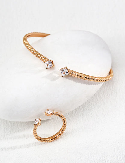 Anillo minimalista ajustable con circonita