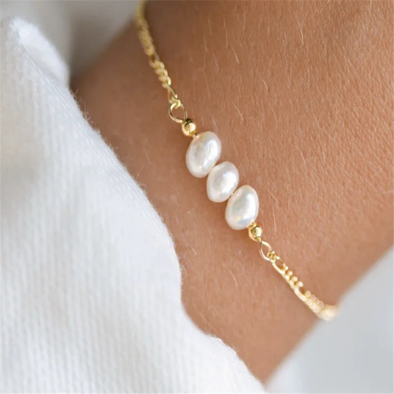 Pulsera de plata de ley 925 para mujer con tres cuentas tipo perla.