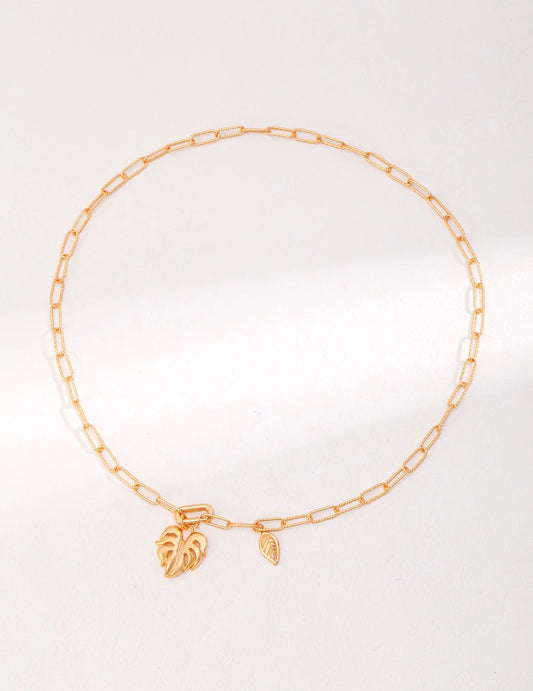 Collar con colgantes de cadena en forma de hoja de oro
