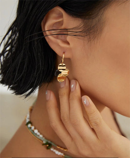 Pendientes Geométricos con Brillo en Capas