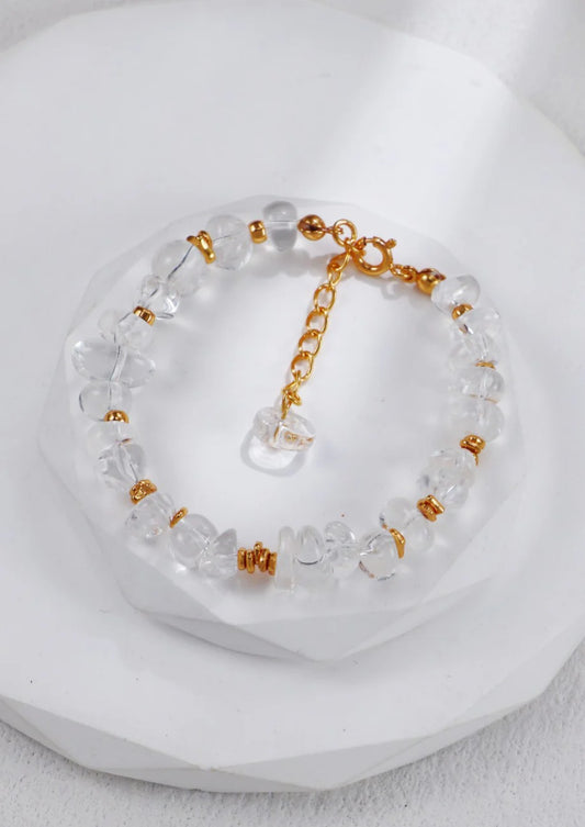 Pulsera de cuentas doradas y cristal blanco