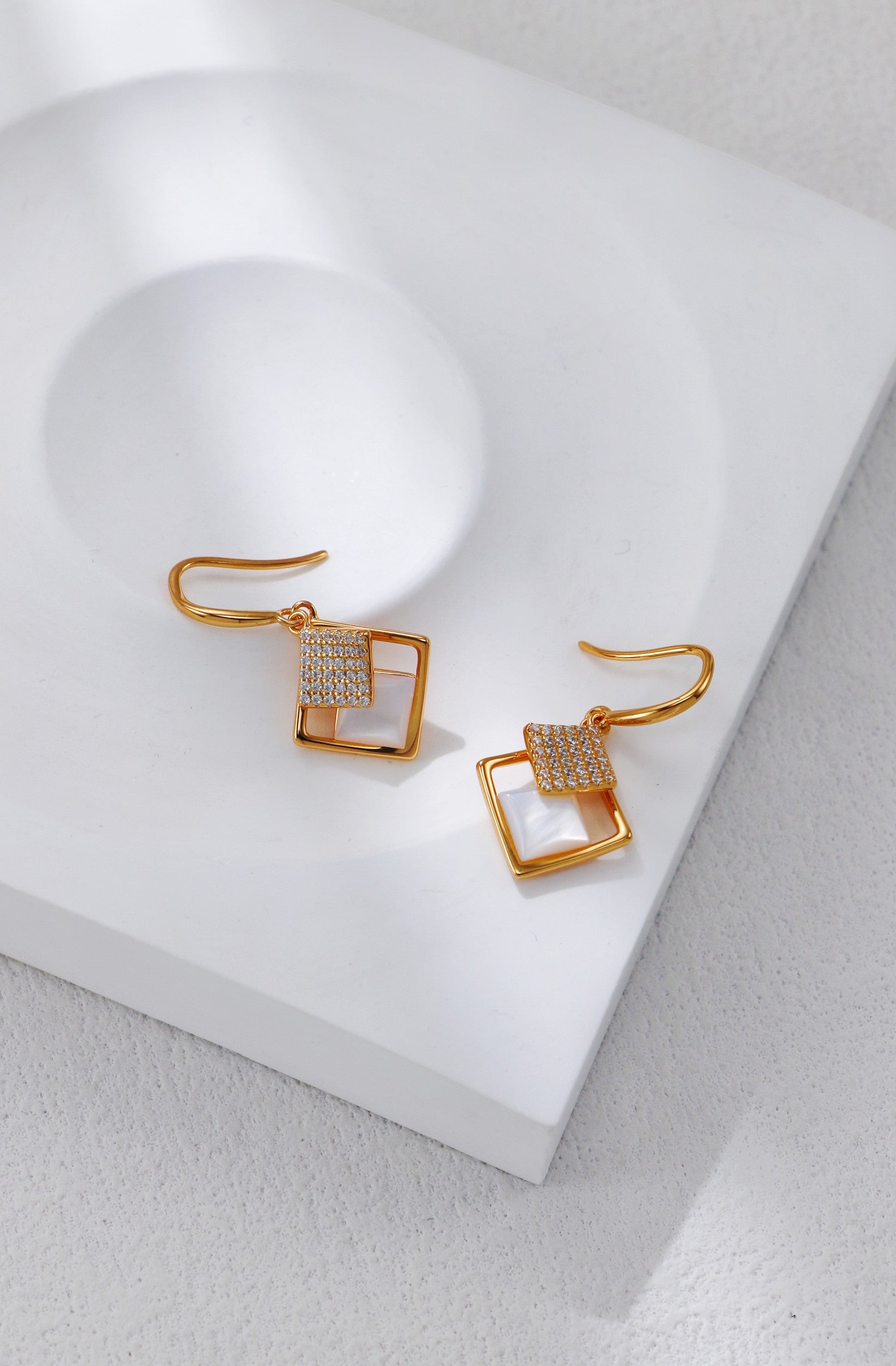 Pendientes de Nácar Blanco y Circonita